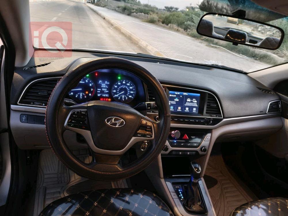 هیۆندای ئەلەنترا